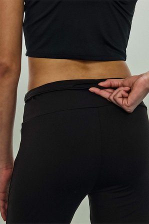 DeFacto Flare Fit Beli Saran İç Göstermeyen Toparlayıcı Yüksek Bel İspanyol Paça Standart Boy Sporcu Eşofman Altı C9192AX26SPBK81