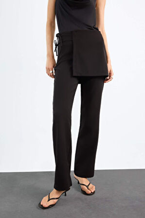 Belden Bağlama Detaylı Siyah Pantolon