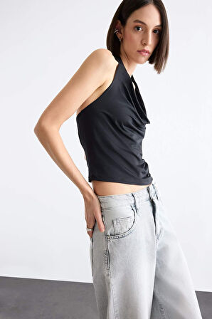 V Yaka Boyundan Bağlamalı Siyah Bluz