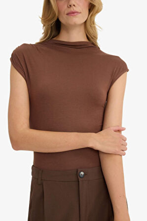 Slim Fit Dar Kesim Yarım Balıkçı Yaka Çıtçıtlı Body