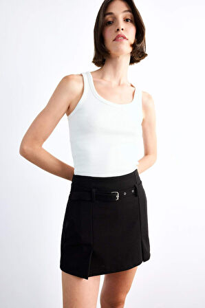 Fitted Kemer Detaylı Şort Etek