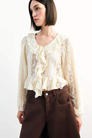 V Yaka Önden Bağlamalı Volanlı Dantel Bluz