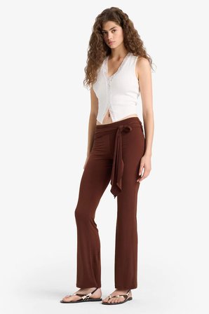 DeFacto Flare Fit Normal Bel Bağlamalı Standart Boy Pantolon F8196AX25SMBN341