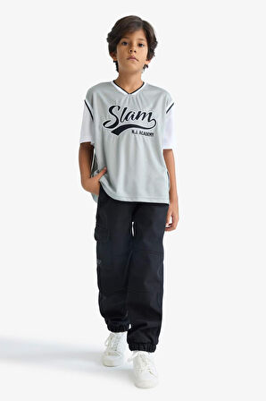 Erkek Çocuk Oversize Geniş Kalıp V Yaka Nakışlı Tül Kısa Kollu Tişört