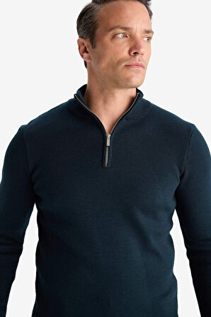 Standart Fit Yarım Fermuarlı Triko Kazak