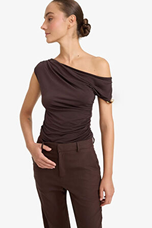 Slim Fit Dar Kesim Tek Omuzlu Kısa Kollu Tişört