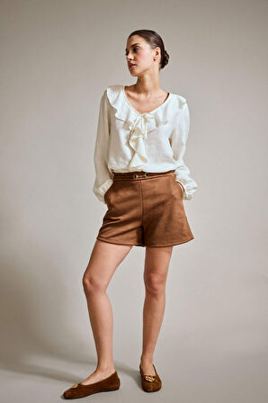 Aksesuar Detaylı Süet Şort