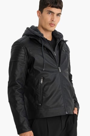 Defacto N9693AZBK27 Siyah Su İtici Slim Fit Dar Kesim Çıkarılabilir Kapüşonlu Pelüş Astarlı Fermuarlı Suni Deri Ceket Mont