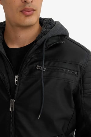 Defacto N9693AZBK27 Siyah Su İtici Slim Fit Dar Kesim Çıkarılabilir Kapüşonlu Pelüş Astarlı Fermuarlı Suni Deri Ceket Mont