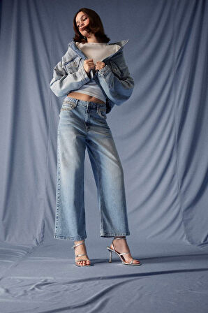 Kısa Geniş Paça Yüksek Bel Bilek Boy Jean Yıkamalı Pantolon