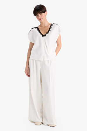 Regular Fit V Yaka Saten Kısa Kollu Gömlek