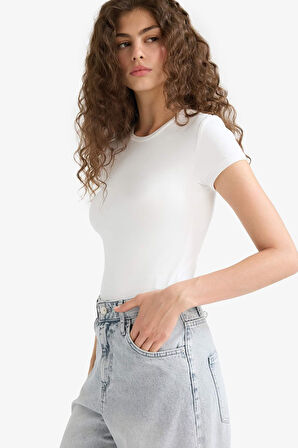 Slim Fit Dar Kesim Bisiklet Yaka Basic Düz Kısa Kollu Tişört