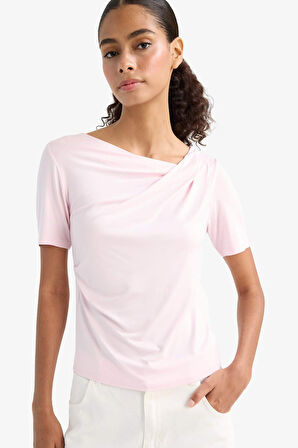 Slim Fit Dar Kesim Kayık Yaka Kısa Kollu Tişört