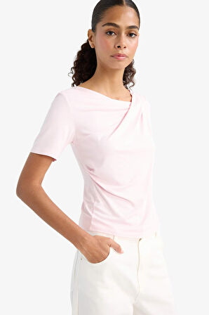 Slim Fit Dar Kesim Kayık Yaka Kısa Kollu Tişört