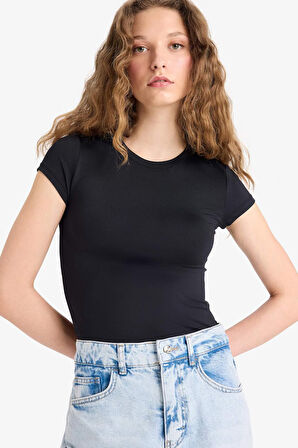 DeFacto Fitted Bisiklet Yaka Basic Düz Kısa Kollu Siyah Tişört F3833AX25SMBK81