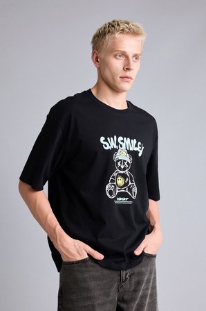 DeFacto %100 Pamuk SmıleyWorld Boxy Fit Sırtı Baskılı Kısa Kollu Tişört H0361AX26AUBK81