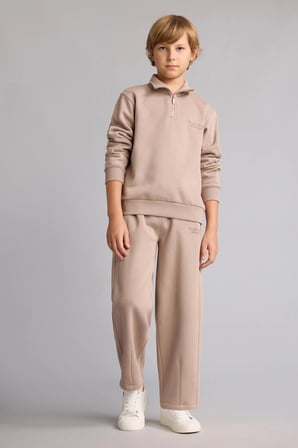Defacto H9689A8BN615 Kahve Regular Fit Yarım Fermuarlı Dik Yaka İçi Yumuşak Tüylü Yazı İşlemeli Sweatshirt Erkek Çocuk
