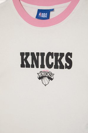 DeFacto NBA New York Knıcks Lisanslı Slım Fıt Bisiklet Yaka Sporcu Ribana Kısa Kollu Ecru Tişört H9406AX26HSER105