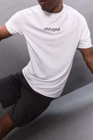 Standart Fit Bisiklet Yaka Göğüs Baskılı Kısa Kollu Tişört