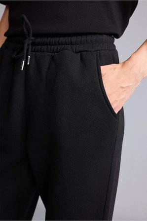 DeFacto Jogger Fıt Basıc Düz Kalın Sweatshirt Kumaşı Pantolon W1505AZ26WNBK81