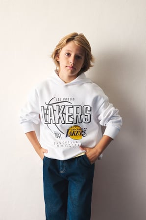 DeFacto NBA Los Angeles Lakers Baskılı Düşük Omuz Regular Fit Kapüşonlu Sweatshirt Erkek Çocuk F4085A826WNWT34