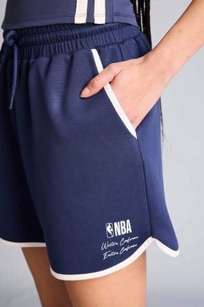DeFacto NBA Wordmark Regular Fıt Sporcu Kısa Paça Skuba Dalgıç Kumaş Şort G9316AX26SMIN275