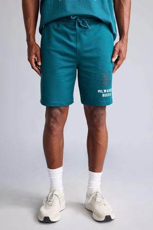 DeFacto NBA Milwaukee Bucks Baskılı Şeritli Standart Fit Şort H7730AX26AUGN1020