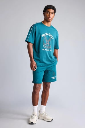 DeFacto NBA Milwaukee Bucks Baskılı Şeritli Standart Fit Şort H7730AX26AUGN1020