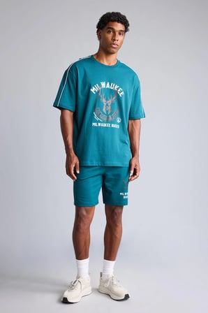 DeFacto NBA Milwaukee Bucks Baskılı Şeritli Standart Fit Şort H7730AX26AUGN1020