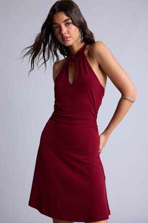 Modern Fıt Halter Yaka Elbise