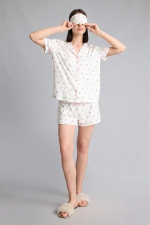 DeFacto Ultra Yumuşak Regular Fıt Şortlu Kısa Kollu 2'li Desenli Softshell Ekru Pijama Takımı H6851AX26SMER98