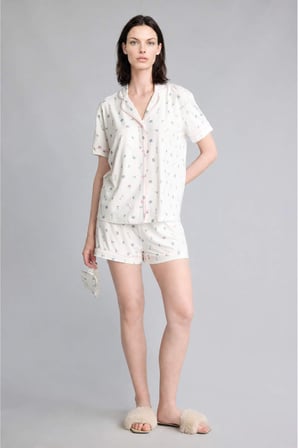 DeFacto Ultra Yumuşak Regular Fıt Şortlu Kısa Kollu 2'li Desenli Softshell Ekru Pijama Takımı H6851AX26SMER98