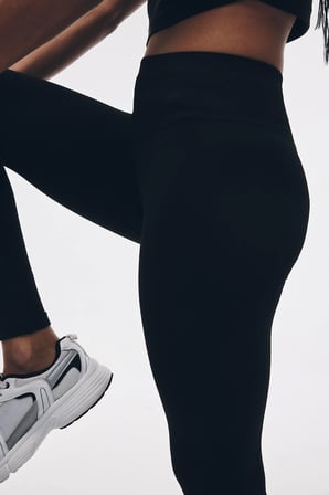 Yüksek Bel Dikişsiz Görünümlü Sporcu Tayt