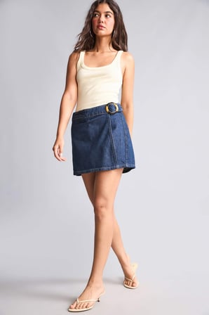 DeFacto %100 Pamuk Asimetrik Kesim Mini Jean Şort I3185AX26HSNM82