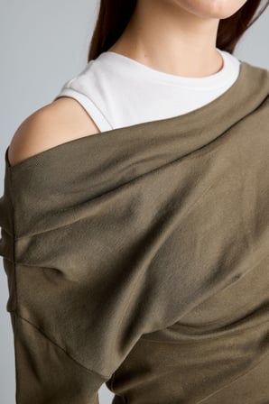 %100 Pamuk Slim Fit Tek Omuzlu Drape Detaylı Ribana Uzun Kollu Basic Tişört