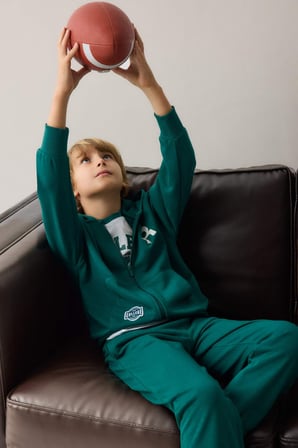 DeFacto Pamuklu Regular Fıt Uzun Kollu Baskılı Kapüşonlu Cepli Fermuarlı Sweatshirt Hırka Erkek Çocuk H9848A826AUGN1116