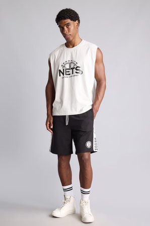 DeFacto NBA Brooklyn Nets Yan Şeritli Standart Fit Şort H8284AX26AUBK81