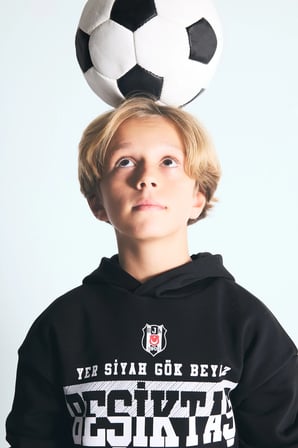 Beşiktaş Kapüşonlu Kanguru Cepli Baskılı Sweatshirt Erkek Çocuk
