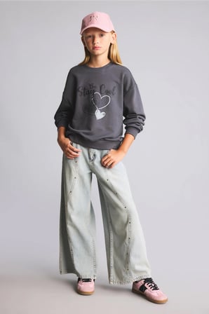 Relax Fıt Bisiklet Yaka Kalp Desenli Sweatshirt Kız Çocuk