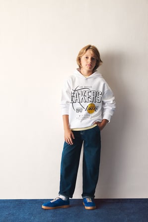 DeFacto NBA Los Angeles Lakers Baskılı Düşük Omuz Regular Fit Kapüşonlu Sweatshirt Erkek Çocuk F4085A826WNWT34