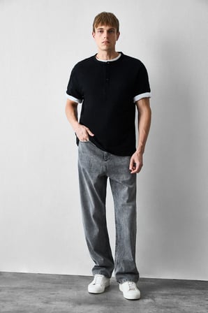DeFacto %100 Pamuk Boxy Fit Henley Yaka Kısa Kollu Tişört H8421AX26AUBK81