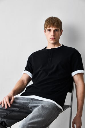 DeFacto %100 Pamuk Boxy Fit Henley Yaka Kısa Kollu Tişört H8421AX26AUBK81