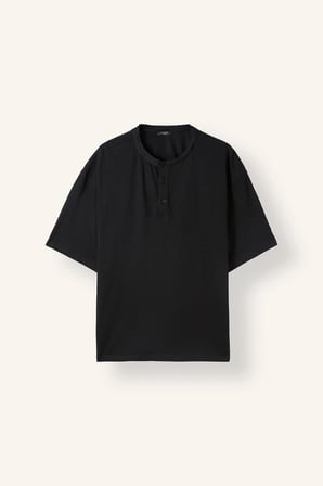 DeFacto %100 Pamuk Boxy Fit Henley Yaka Kısa Kollu Tişört H8421AX26AUBK81