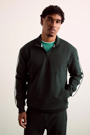 Standart Fit Dik Yaka Sporcu Basic Sweatshirt