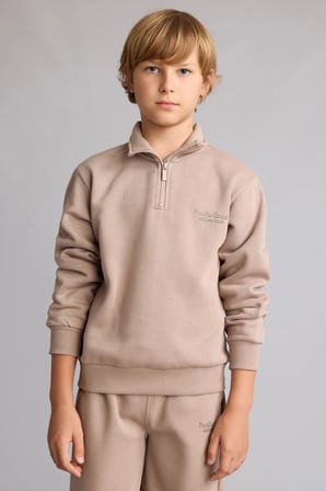 Defacto H9689A8BN615 Kahve Regular Fit Yarım Fermuarlı Dik Yaka İçi Yumuşak Tüylü Yazı İşlemeli Sweatshirt Erkek Çocuk