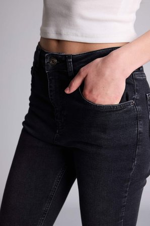 DeFacto Crop Flare Fıt Yüksek Bel Jean Yıkamalı Pantolon G2217AX26SPNM36