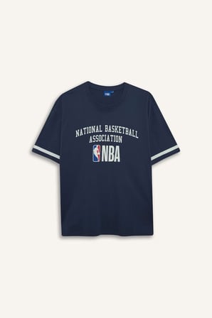 DeFacto %100 Pamuk NBA Wordmark Oversize Geniş Kalıp Bisiklet Yaka Kısa Kollu Tişört E3011AX26SPNV94