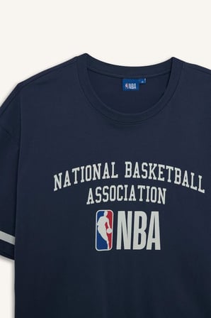 DeFacto %100 Pamuk NBA Wordmark Oversize Geniş Kalıp Bisiklet Yaka Kısa Kollu Tişört E3011AX26SPNV94