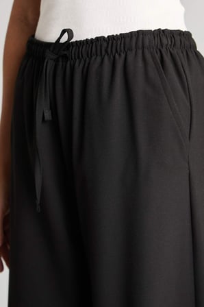 DeFacto Wide Leg Beli Lastikli Bağcıklı Cepli Kumaş Palazzo Pantolon C1428AX26AUBK81