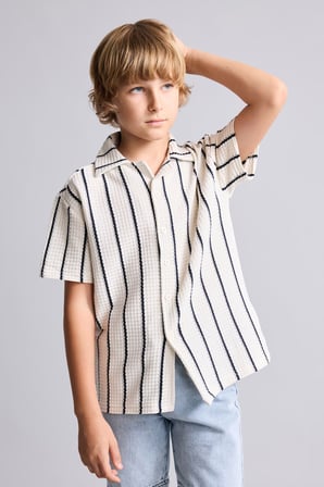 DeFacto Regular Fit Apaş Yaka Dikey Çizgili Dokulu Kısa Kollu Erkek Çocuk Gömlek I6248A826HSER105